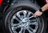 Щетка MICHELIN для колес с длинной ручкой № 32453