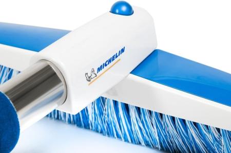 щетка для снега телескопическая michelin со скребком № 6866mch