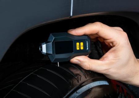 Цифровой манометр MICHELIN с функцией измерения остаточной глубины протектора, с подсветкой LCD дисплея № 12292